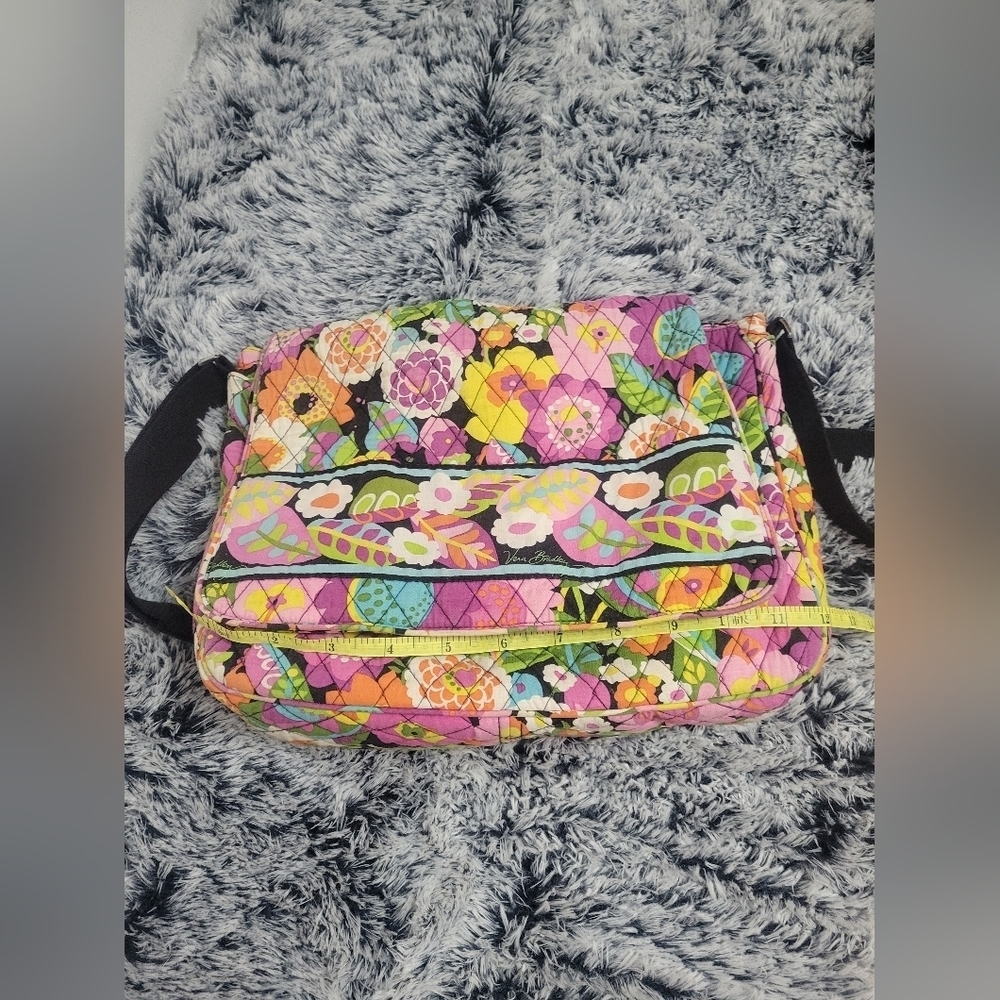Vera Bradley Messenger Bag in VA VA BLOOM